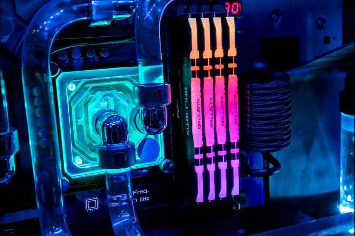 Produktbild Crucial Ballistix RGB (2 x 16GB, 3600 MHz, DDR4-RAM, DIMM)