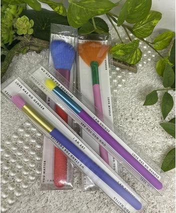 Produktbild Catrice Who I Am Blush Brush