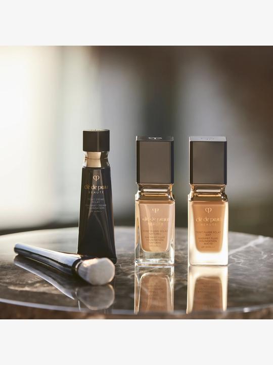 Actual product image Clé De Peau Radiant Cream Foundation I10 (I10 - Very Light Ivory)