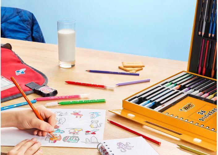 Image du produit Bic Kids Coloring Case avec autocollants (Multicolore, 64 x)