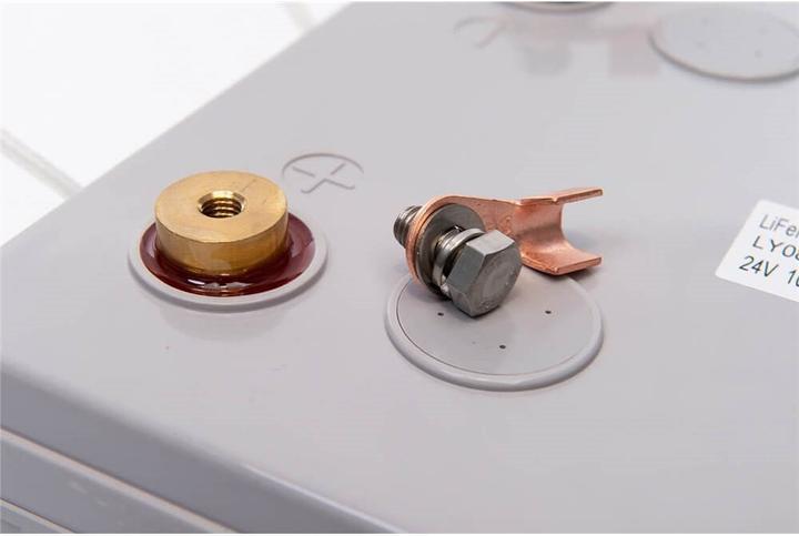 Produktbild Autosolar Lithiumbatterie 100 Ah 24V- LiFePo4-Solarbatterie (25.60 V, 100 Ah)