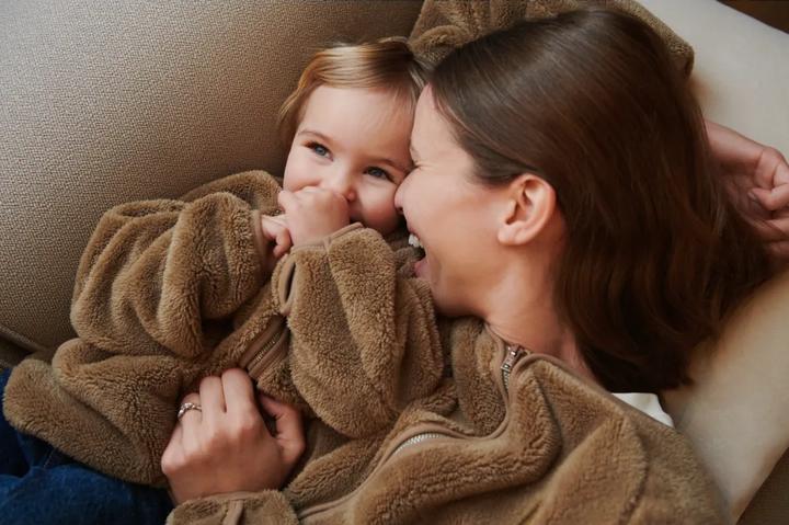 Produktbild Liewood Fleecejacke Calina Oat Mini-Me (40)