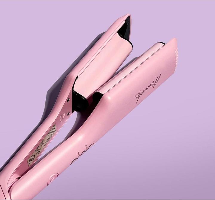 Actual product image Mermade The new Double Waver by Hair embodies the philosophy "less is more". With its inn