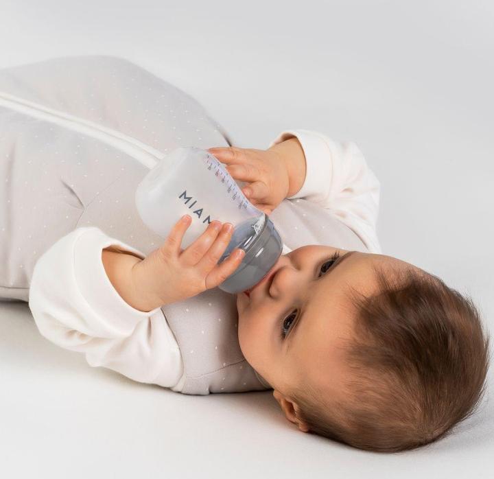 Produktbild MiaMia Babyflaschen 4-tlg. Starter-Set 3 PP-Flaschen inkl. (260 ml)