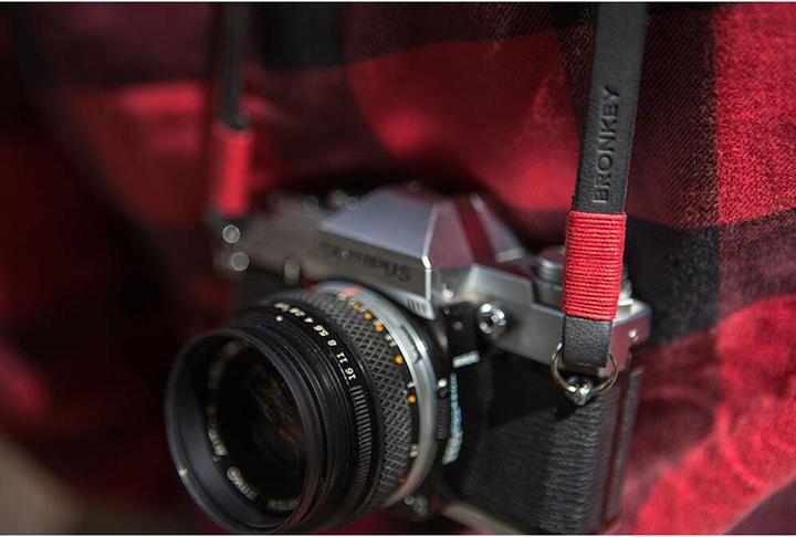 Actual product image Bronkey Tokyo 101 - Schwarz & Rot, 120 cm Leather strap, 120 cm
