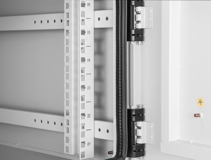 Produktbild Intellinet Industrieller IP55 19" Wandverteiler mit integrierten Lüftern, 6 HE (6 HE, 19 Zoll Rack)