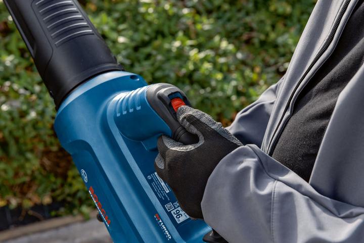 Actual product image Bosch Hausgeräte Akku Sauggebläse GBL 18V-800 06008D2200 (Rechargeable battery operated, Leaf vacuums)