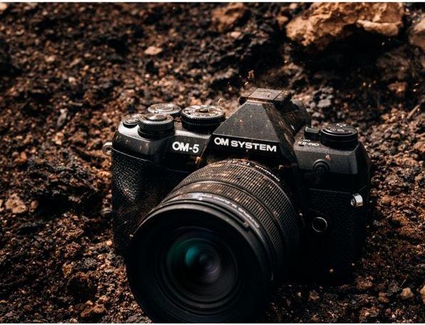 Actual product image OM System OM-5 Mark II M.Zuiko Digital ED 12-45mm F4.0 Pro (12 - 45 mm, 20.40 Mpx, 4/3)