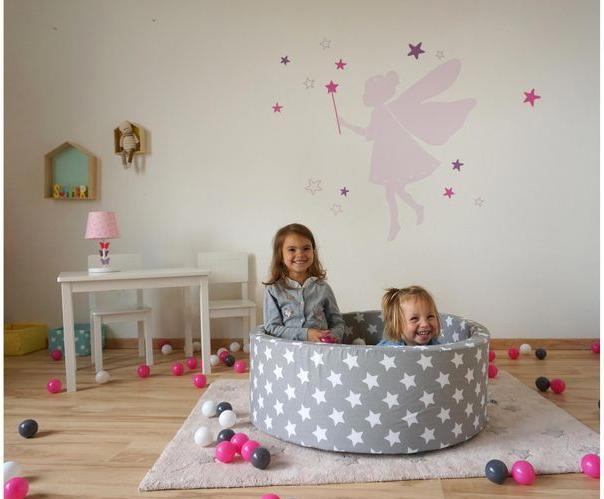 Produktbild Knorrtoys Bällebad soft - "Grey white stars" - 300 balls creme/grey/rose (ca. 6cm Durchmesser)