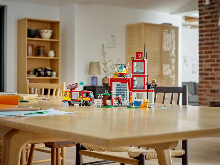 Actual product image LEGO Fire station (60320, LEGO City)