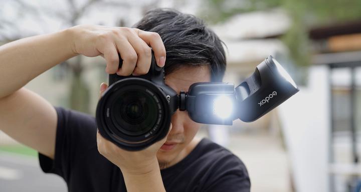 Actual product image Godox V1PRO-O (Plug-on flash, Panasonic, Om System, Olympus)