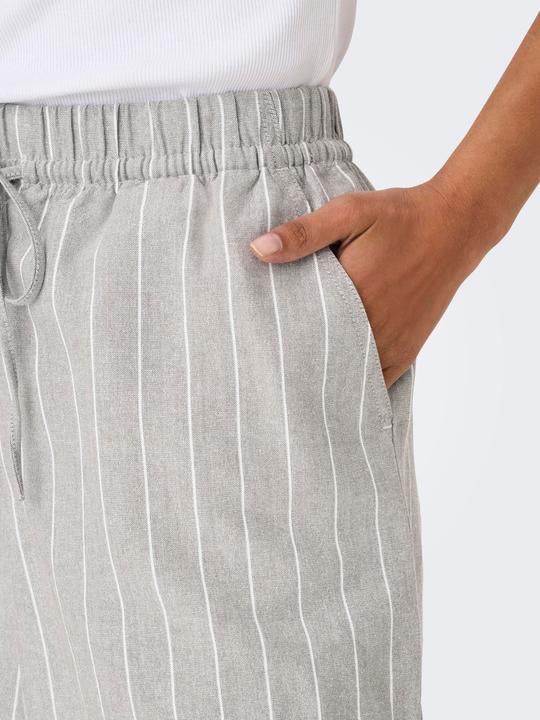 Produktbild JdY Locker geschnitten Mittlere Taille Shorts Shorts (XS)