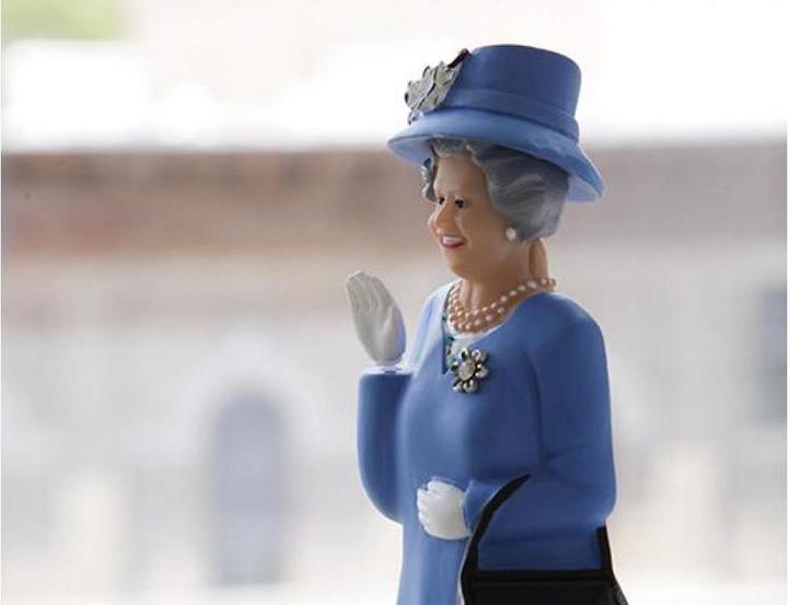 Produktbild Kikkerland Winkende Queen