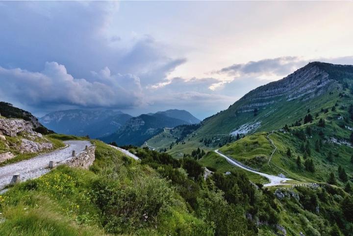Produktbild Alte Wege in den Alpen (Deutsch, Eugen E. Hüsler, 2021)