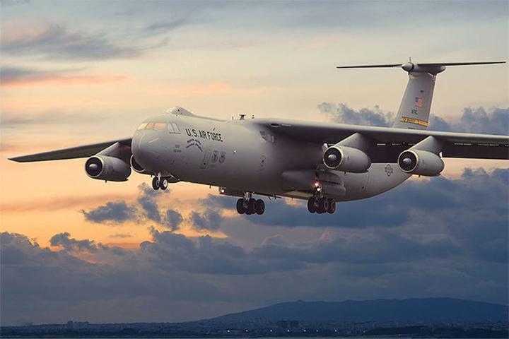 Actual product image Roden Lockheed C-141B Starlifter