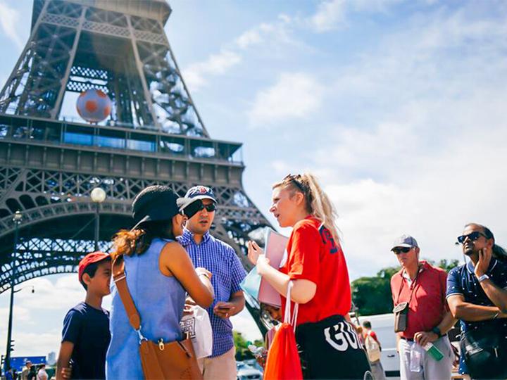 Produktbild Smartbox Besuch des Eiffelturms, Bootsfahrt auf der Seine und Eintritt in den Louvre für 2 Erwachsene und 1 K (3 Pers.)