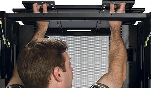 Immagine prodotto APC Armadio di rete NetShelter SX AR3150 42U / Nero (42 HE, Rack da 19 pollici)