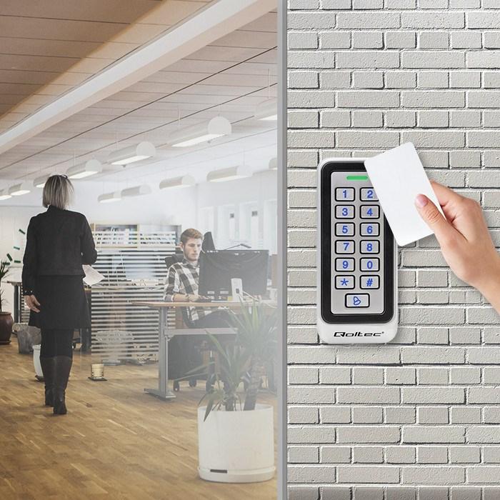 Produktbild Qoltec 52442 Codeschloss RHEA su RFID-Leser Code Card Schlüsselanhänger Türklingel IP68 EM