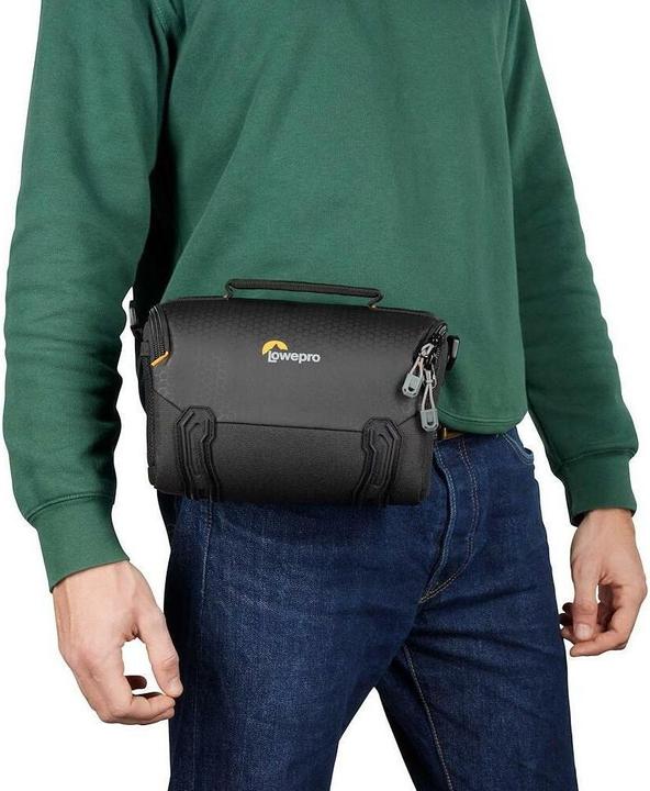 Actual product image Lowepro Adventura SH 140 III Green Line (Camera shoulder bag, 3 l)