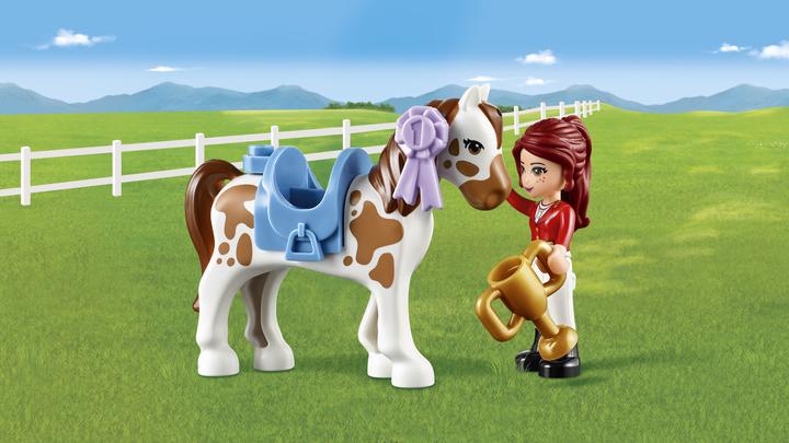 Actual product image LEGO Friends Heartlake Riding School (41126, LEGO Friends)