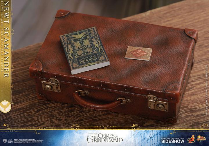 Produktbild Hot Toys Phantastische Tierwesen 2 “Newt Scamander” 1/6 Scale Figur