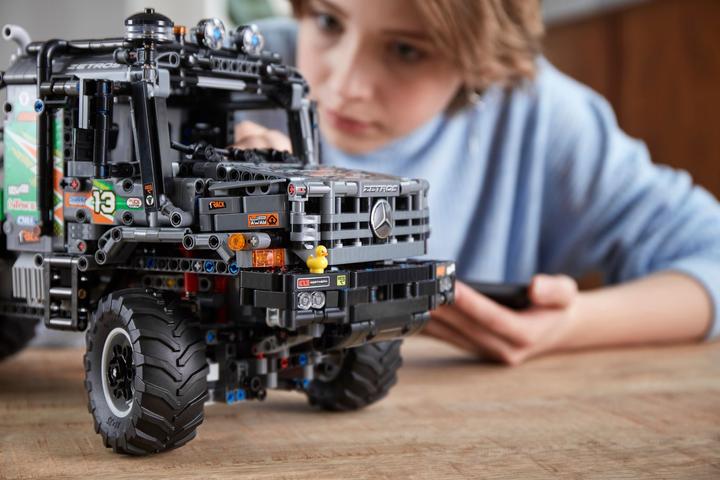 Actual product image LEGO Mercedes-Benz Zetros Offroad Truck (42129, LEGO Technic)