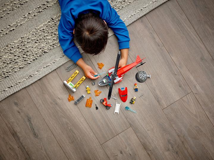Produktbild LEGO Feuerwehrhubschrauber (60281, LEGO City)