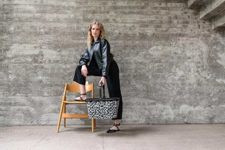 Actual product image reisenthel carrybag frame leo nero