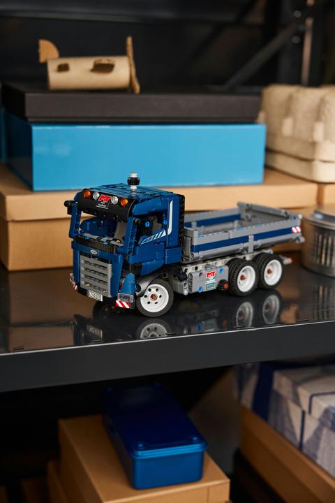 Actual product image LEGO Kipplaster (42203, LEGO Technic)