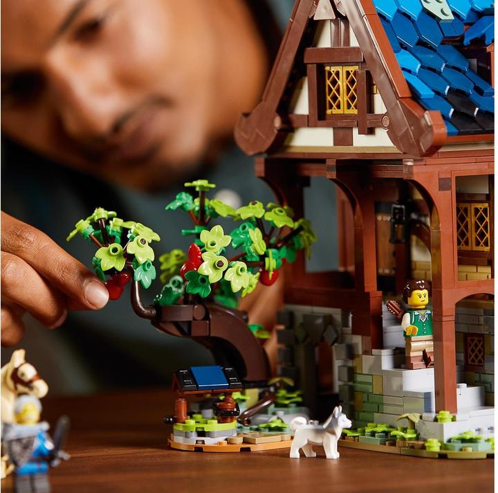 Produktbild LEGO Mittelalterliche Schmiede (21325, LEGO Ideas, LEGO Seltene Sets)