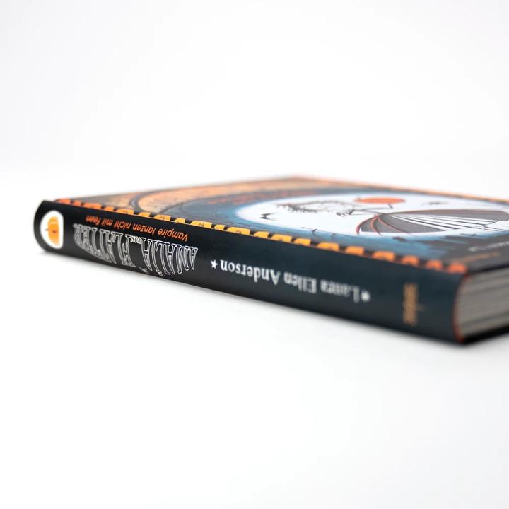 Actual product image Amalia von Flatter. Vampire tanzen nicht mit Feen (Band 1) (German, Laura Ellen Anderson, 2022)