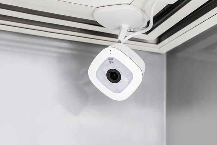 Actual product image Arlo Q Plus VMC3040S (1920 x 1080 Pixels)