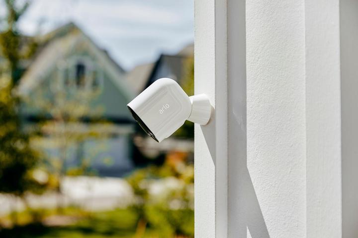 Actual product image Arlo Pro 3 Spotlight, add-on camera white (2560 x 1440 Pixels)