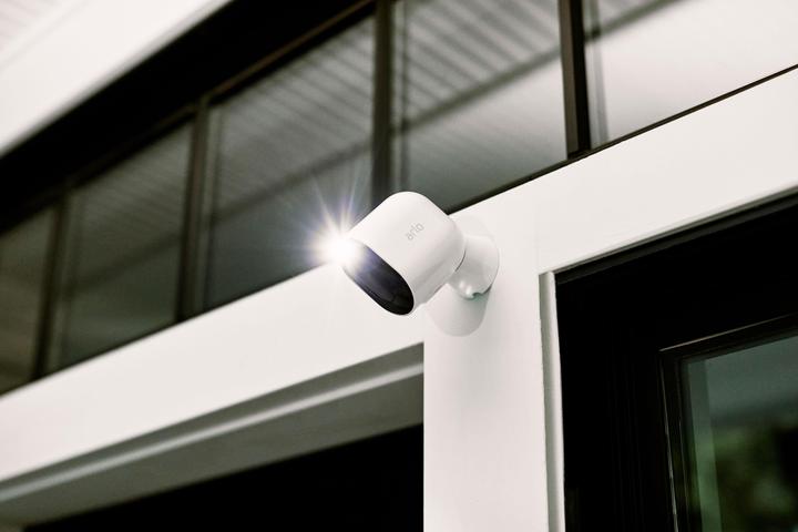 Actual product image Arlo Pro 3 Spotlight, kit 2 cameras white (2560 x 1440 Pixels)
