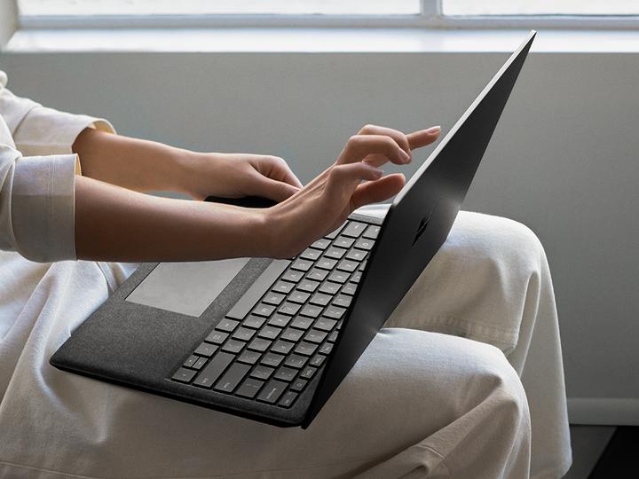 Produktbild Microsoft Surface Laptop 2 (13.50", Intel Core i7-8650U, 8 GB, 256 GB, DE)