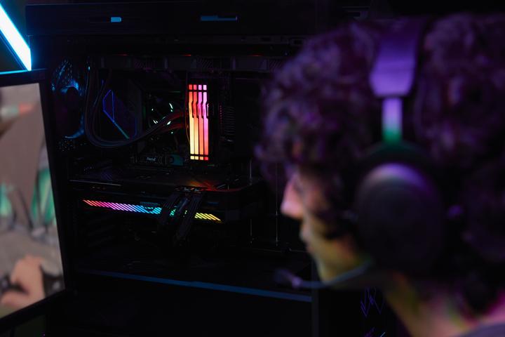 Immagine prodotto Kingston FURY Beast RGB (1 x 32GB, 5200 MHz, RAM DDR5, DIMM)