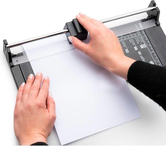 Produktbild Kaiser Fototechnik Sicherheits-Schneidemaschine, 32 cm (5 Blätter)