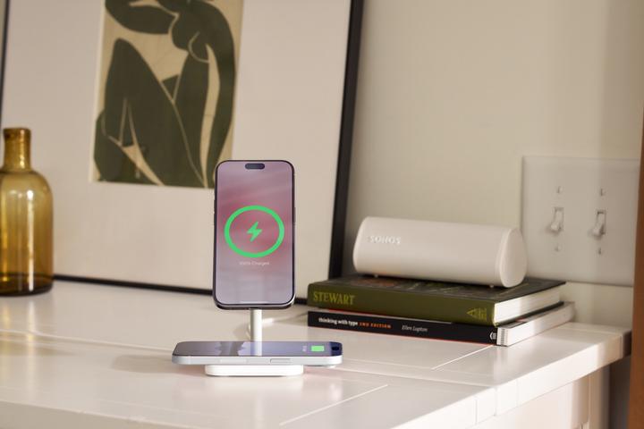 Actual product image TwelveSouth HiRise 2 Deluxe (Qi2) (15 W)