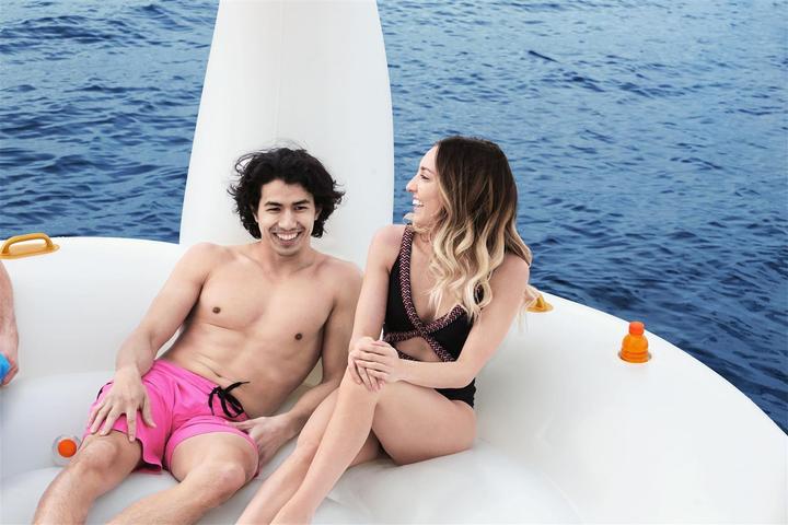 Actual product image Bestway Giant Swan Party Island