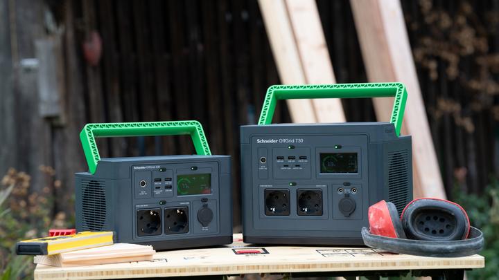 Immagine prodotto APC Schneider OffGrid Portable Power Station 730 738Wh Lithium-ion 2 Schuko Sinewave (738 Wh, 6.40 kg)