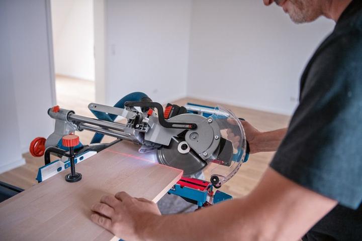 Actual product image Bosch Professional Scie pendulaire à onglet à accu BOSCH Click+Go GCM 18V-216 D BITURBO