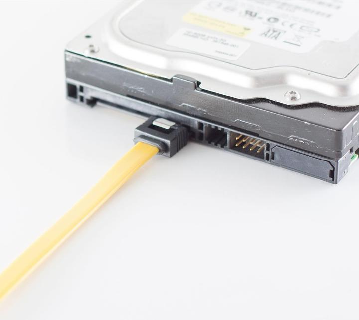 Image du produit Shiverpeaks ®-BASIC-S--Câble de connexion SATA 6 Gb/s avec clip métallique (blocage), jaune 0,5