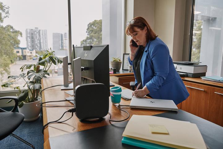 Actual product image HP Elite mt645 G7 Mobile Thin Client AMD Ryzen 3 5425U 35.56cm 14inch FHD AG 8GB DDR4 256GB/SSD IGEL (14", AMD Ryzen 3 5425U, 8 GB, 256 GB, DE)