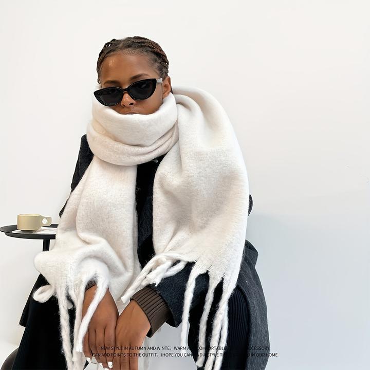 Image du produit Only-Bags.Store Couleur solide Peluche Chunky écharpe longue simple Grand épais gland écharpe hiver extérieur