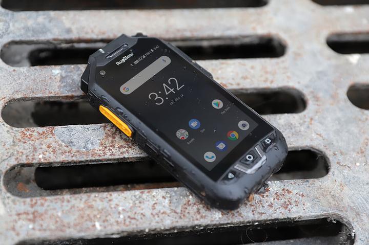 Produktbild Rug Gear RG725 (16 GB, Black, 4", Dual SIM, 5 Mpx, 4G)