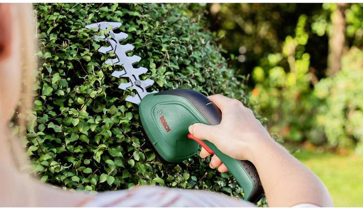Produktbild Bosch Home & Garden EasyShear (Akkuheckenschere)
