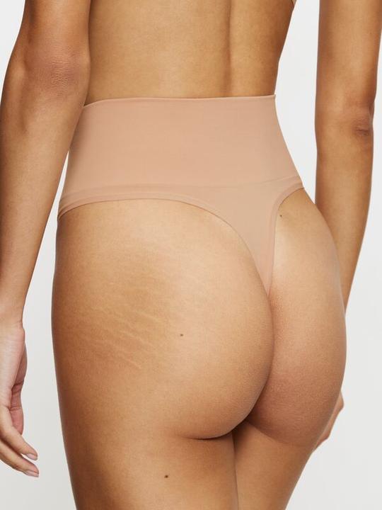 Actual product image Triumph Soft Sculpt Bandeau String (38)