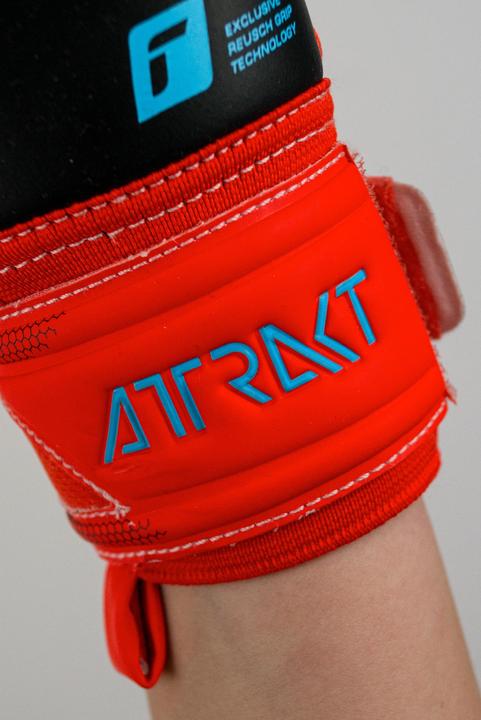Actual product image Reusch Attrakt Gold X (5.5)