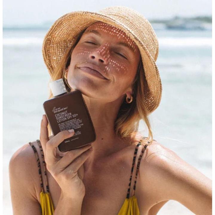 Image du produit We Are Feel Good We Are Lotion solaire à la noix de coco SPF50 (Lotion solaire, SPF 50, 200 ml)