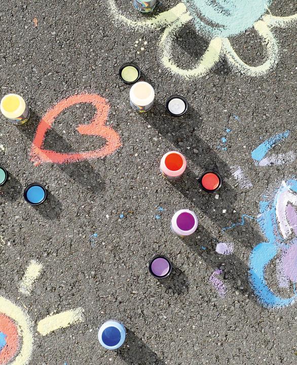 Produktbild Kreul Streety Strassenmalfarbe (Ringelsockenrot, Wolkenweiss, Luftballonlila, Badelatschenblau, Gummientengelb, 6 x)
